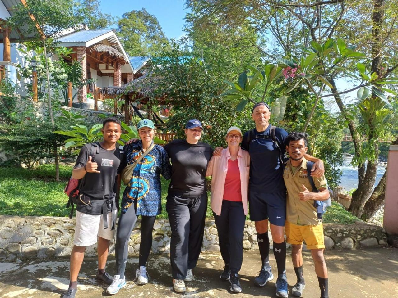Asim Paris Guesthouse & Jungle Trekking Bukit Lawang Exterior photo